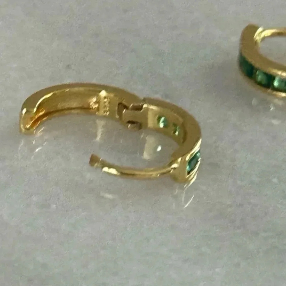 COPY - Gold Green Crystal Thick Small Huggie Hoop Earrings

 Brand New - Picture 4 of 4
